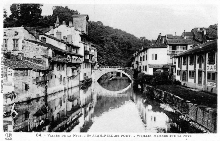 Vallée de la Nive, Vieilles Maisons, vers 1920 (carte postale ancienne). - Saint-Jean-Pied-de-Port