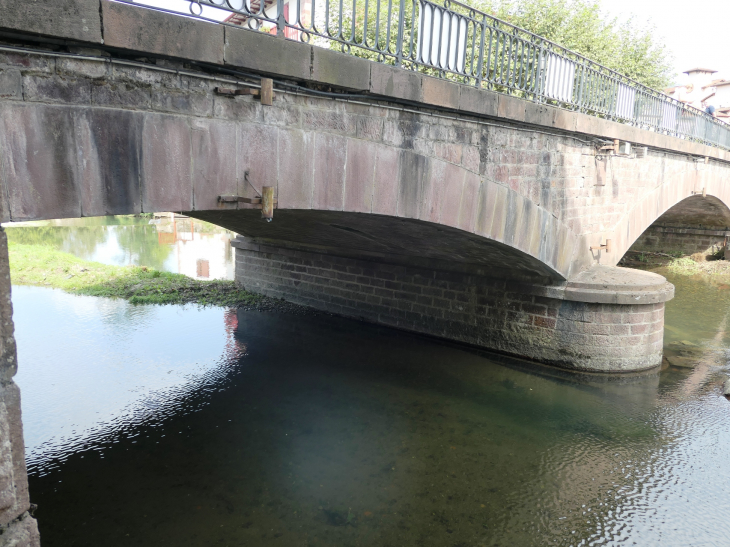 Le pont neuf sur la Nive - Saint-Jean-Pied-de-Port