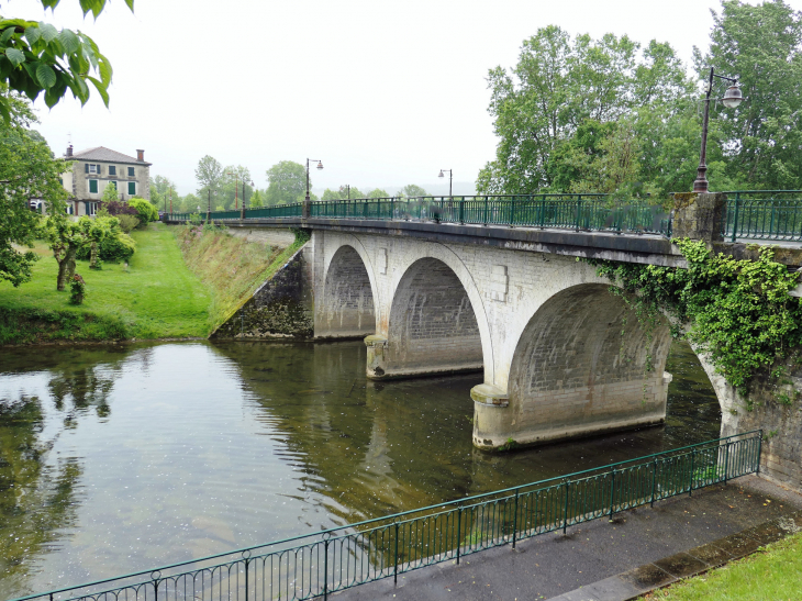 Le pont sur la Bidouze - Saint-Palais