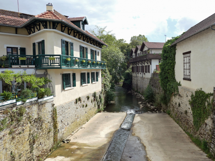 Rue Toulet : le pont  - Salies-de-Béarn