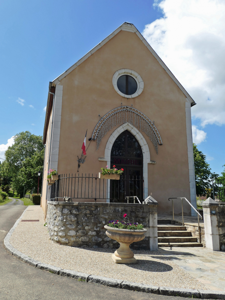 La mairie dans une ancienne chapelle - Salles-Mongiscard