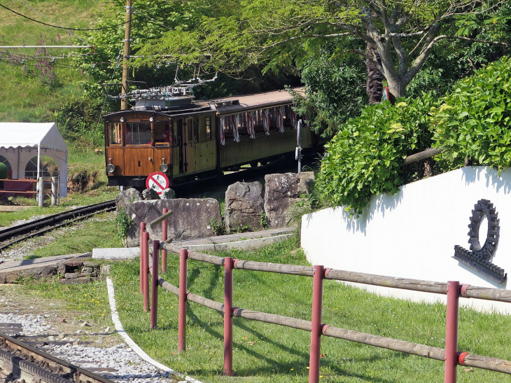 Arrivée d'un train en gare - Sare