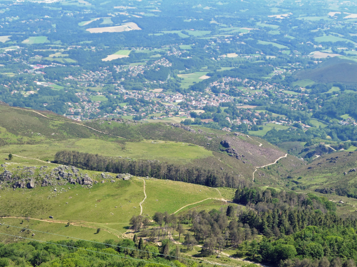 Au sommet de la Rhune : vue sur le côte basque - Sare