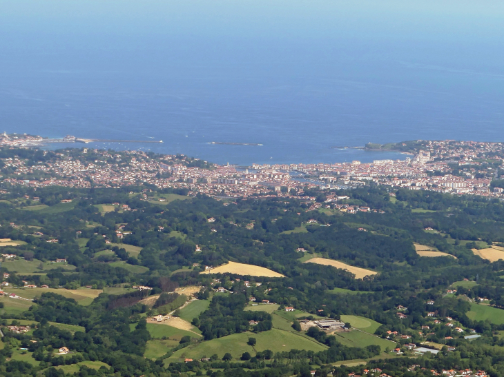 Le sommet de la Rhune : la vue sur les  villes de la côte basque - Sare