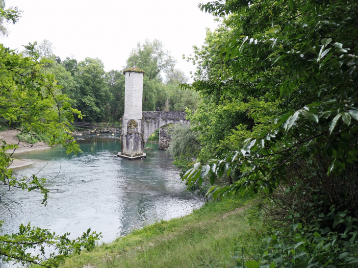 Le pont de la Légende sur le gave d'Oloron - Sauveterre-de-Béarn