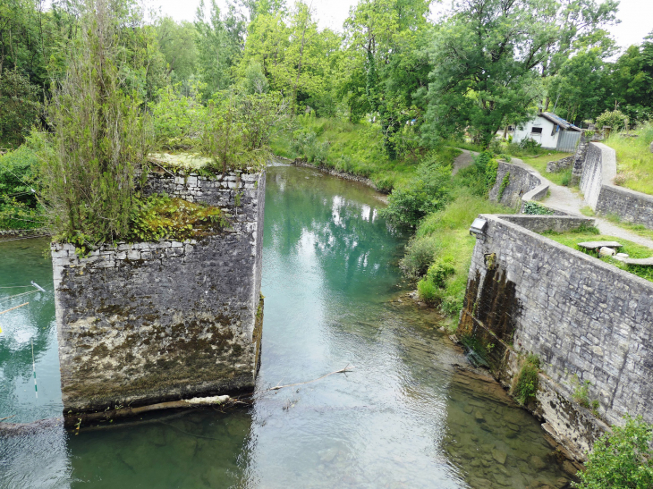 Le gave d'Oloron au pied du pont - Sauveterre-de-Béarn