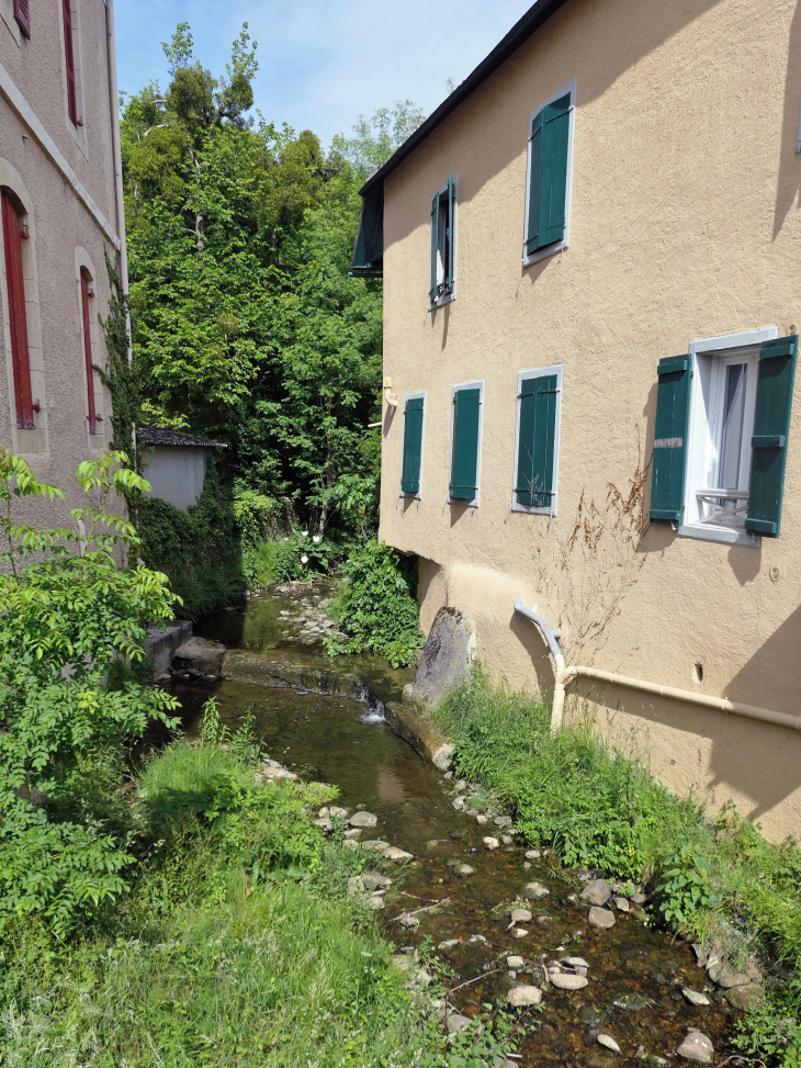 Maisons au bord du torrent - Tardets-Sorholus