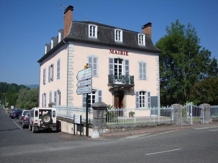 Tardets-Sorholus (64470) la mairie