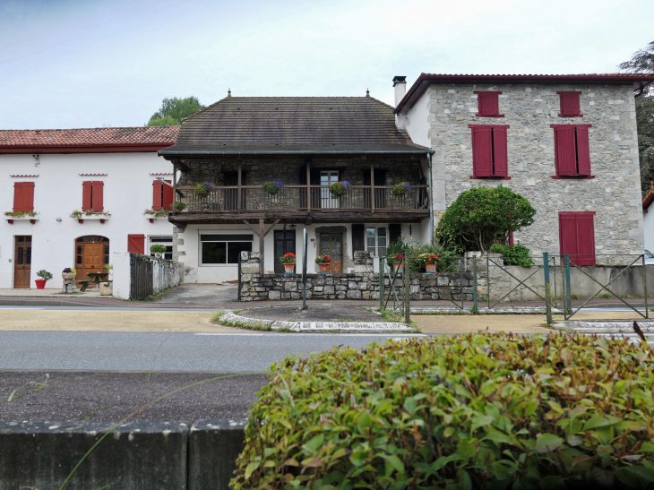 Maisons du village - Uhart-Mixe