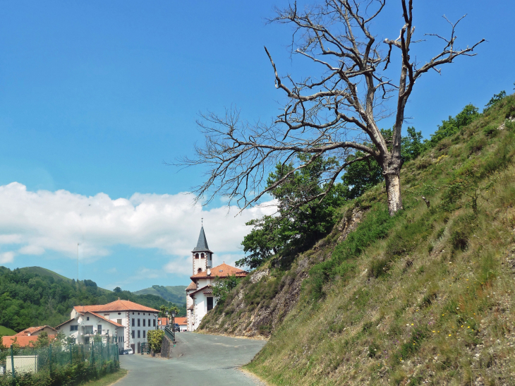 Derrière l'église - Urepel