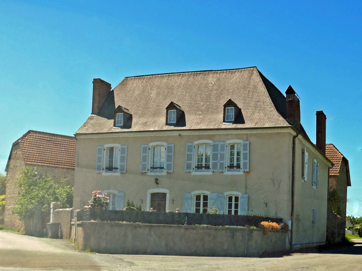 La mairie - Uzein