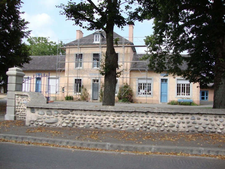 Verdets (64400) mairie-école