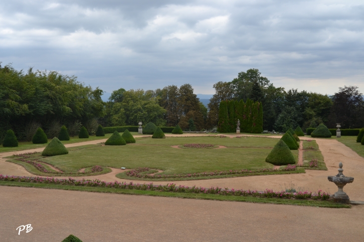 -Château Médiéval du 13 Em Siècle ( le parc ) - Busset