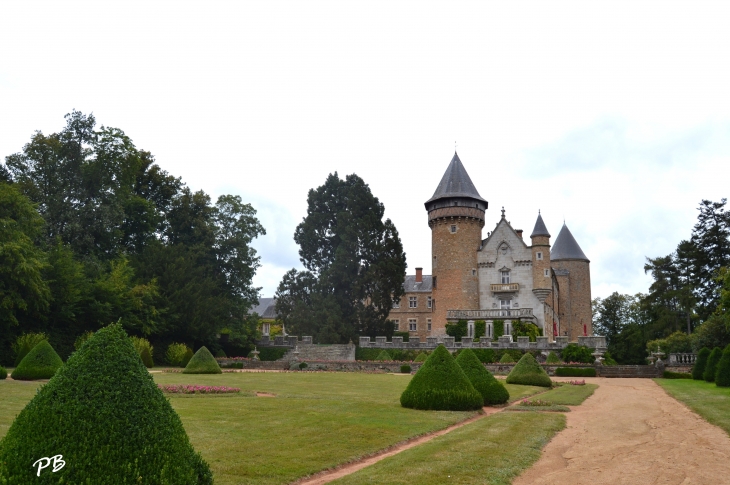 -Château Médiéval du 13 Em Siècle  - Busset