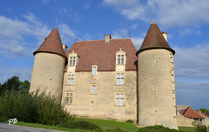 Château-de-chareil-cintrat ( 16 Em Siècle )