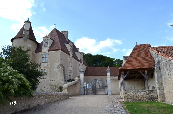 &Château de Chareil-Cintrat ( 16 Em Siècle )