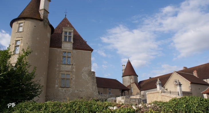 &Château de Chareil-Cintrat ( 16 Em Siècle )