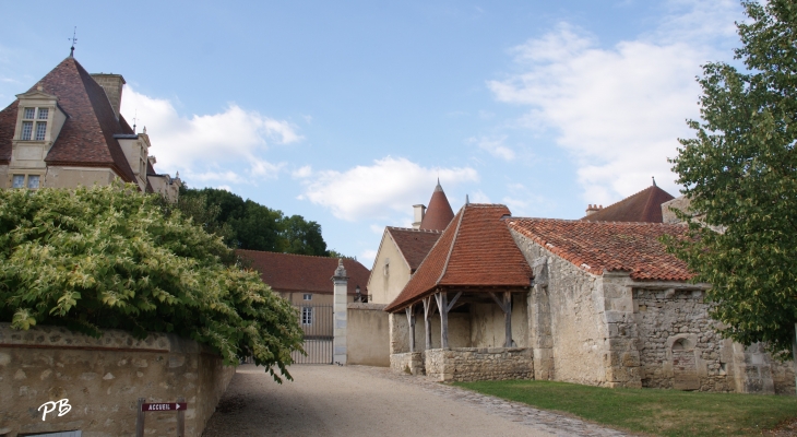 &Château de Chareil-Cintrat ( 16 Em Siècle )