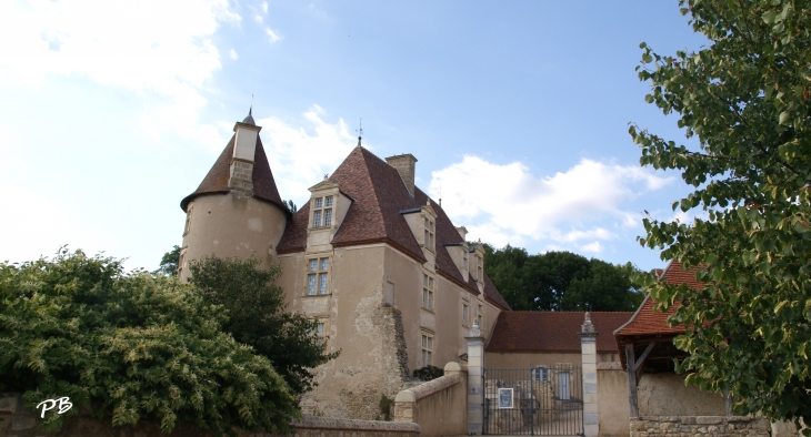 &Château de Chareil-Cintrat ( 16 Em Siècle )