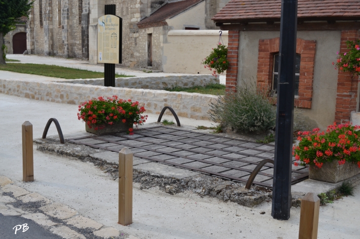 Bascule Publique - Charroux