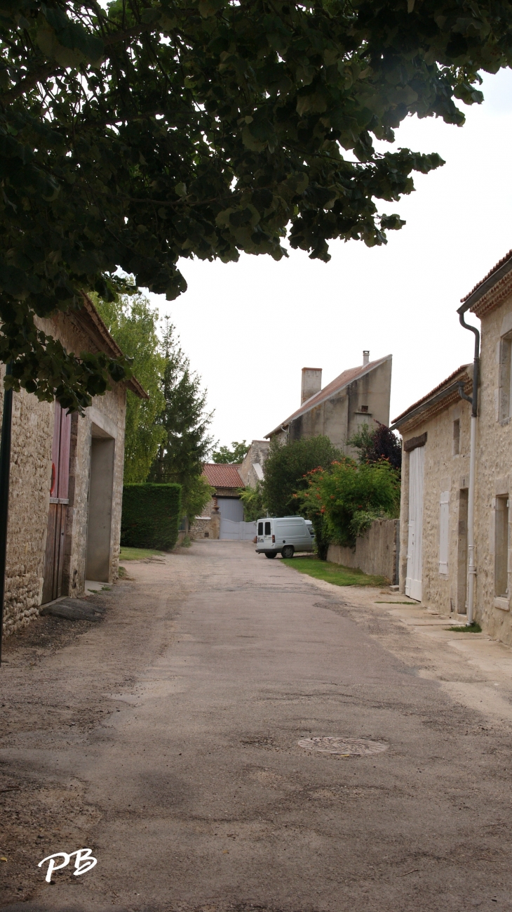  - Charroux