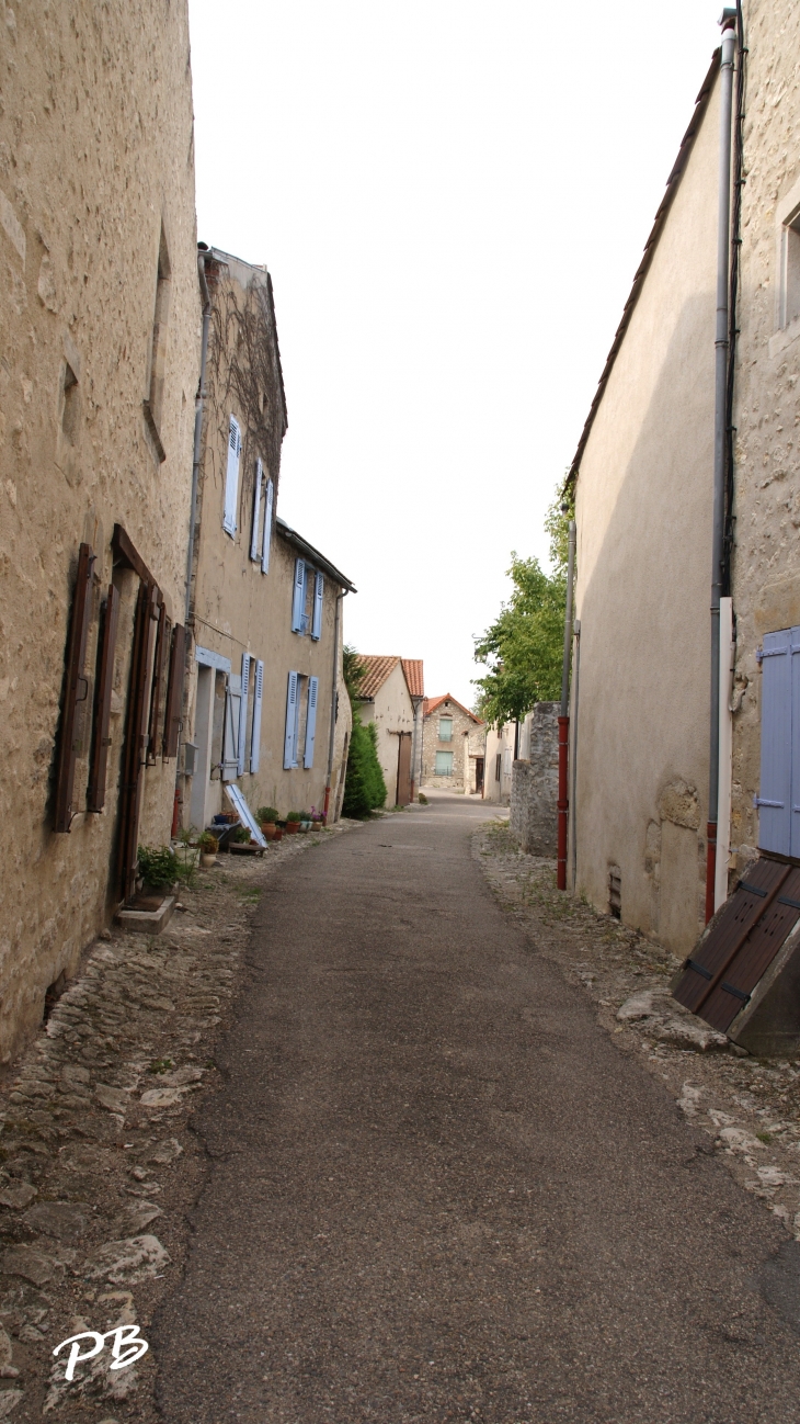  - Charroux