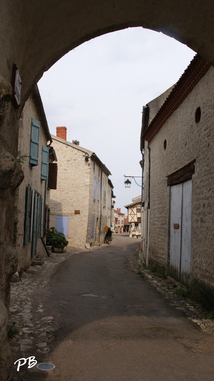  - Charroux