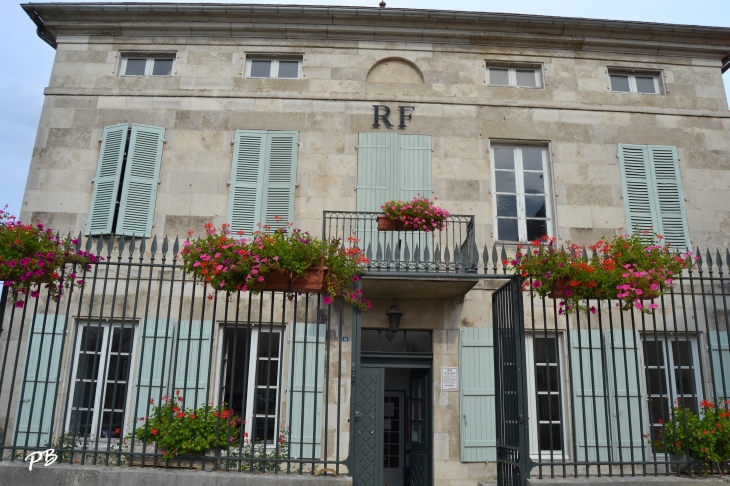 Mairie - Charroux