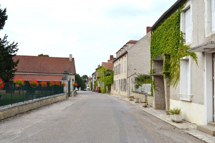  - Charroux