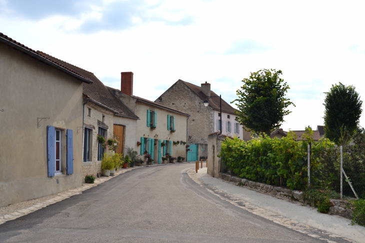  - Charroux