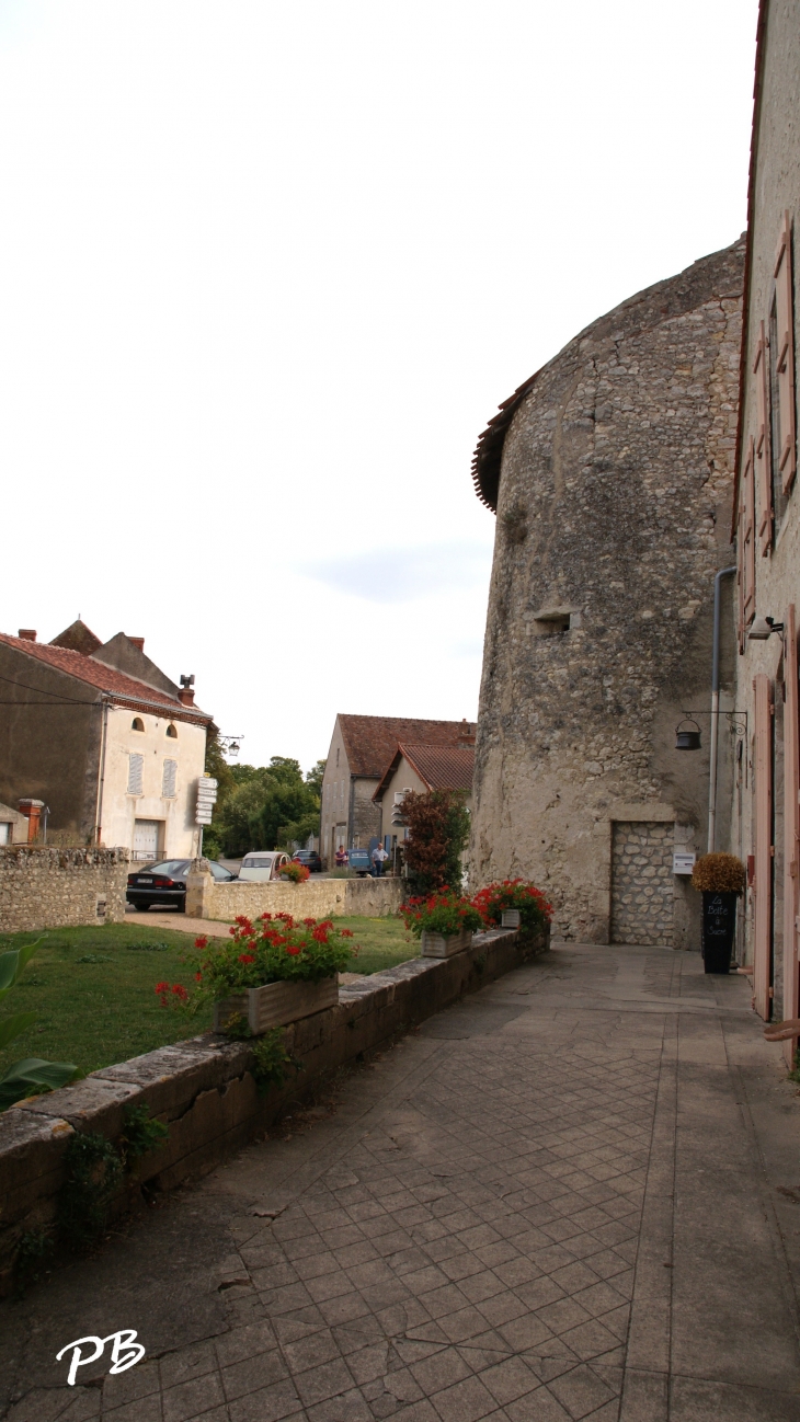  - Charroux