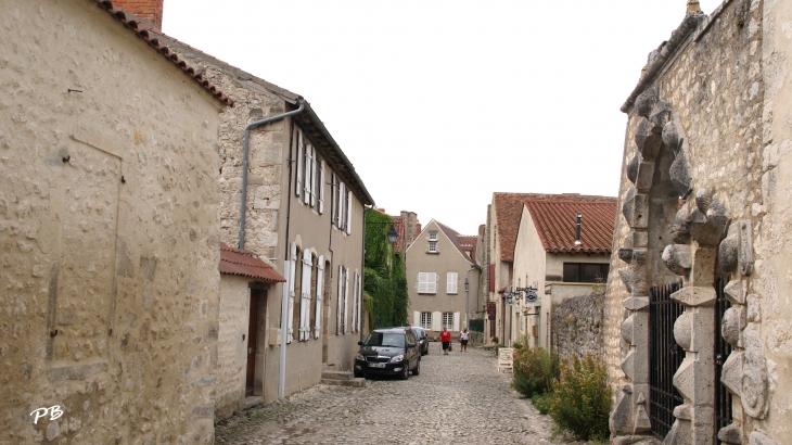  - Charroux