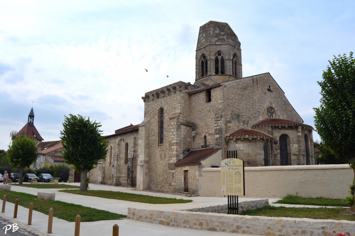 *Eglise Gothique Saint-Jean-Baptiste - Charroux