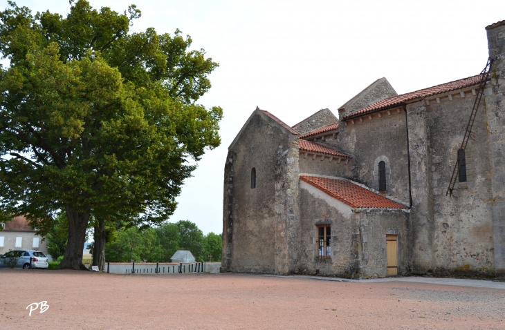 +église Sainte-Radegonde ( romane 12 Em Siècle ) - Cognat-Lyonne