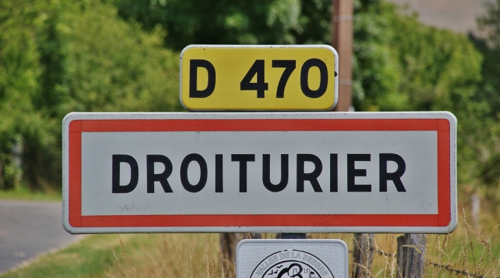  - Droiturier