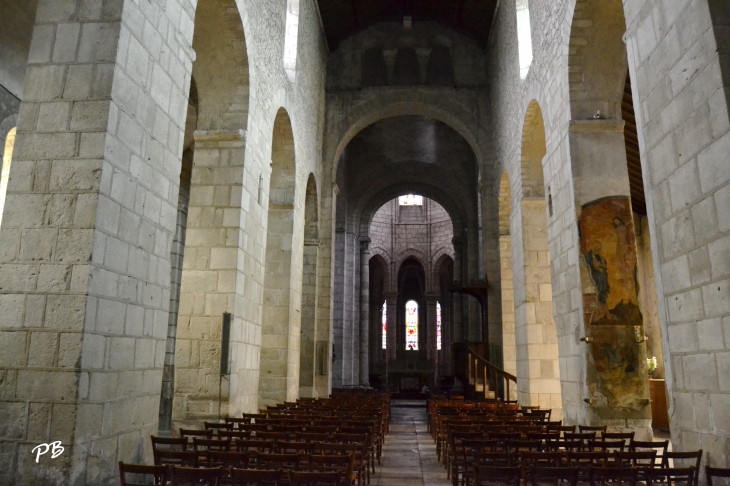 Abbatiale Saint-Léger ( X Em/ XV Em Siècle ) - Ébreuil