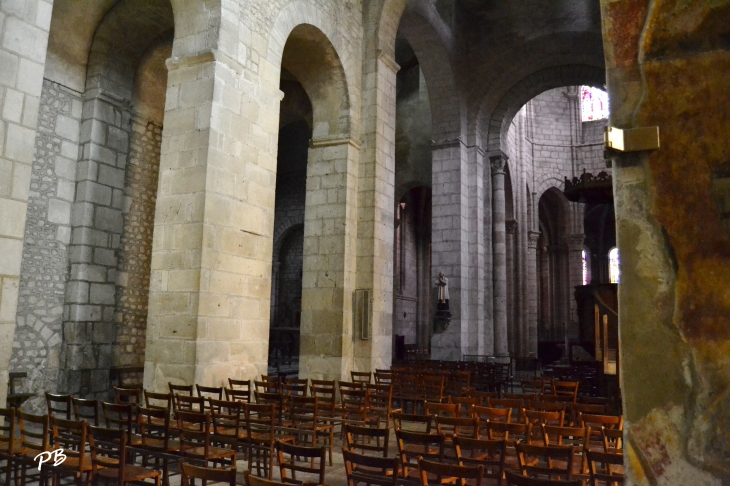 Abbatiale Saint-Léger ( X Em/ XV Em Siècle ) - Ébreuil