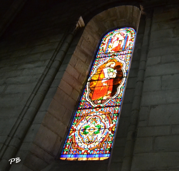 Abbatiale Saint-Léger ( X Em/ XV Em Siècle ) - Ébreuil