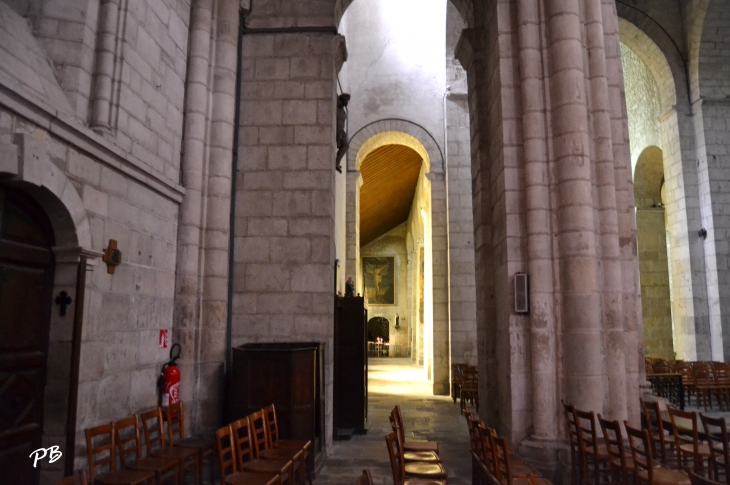 Abbatiale Saint-Léger ( X Em/ XV Em Siècle ) - Ébreuil