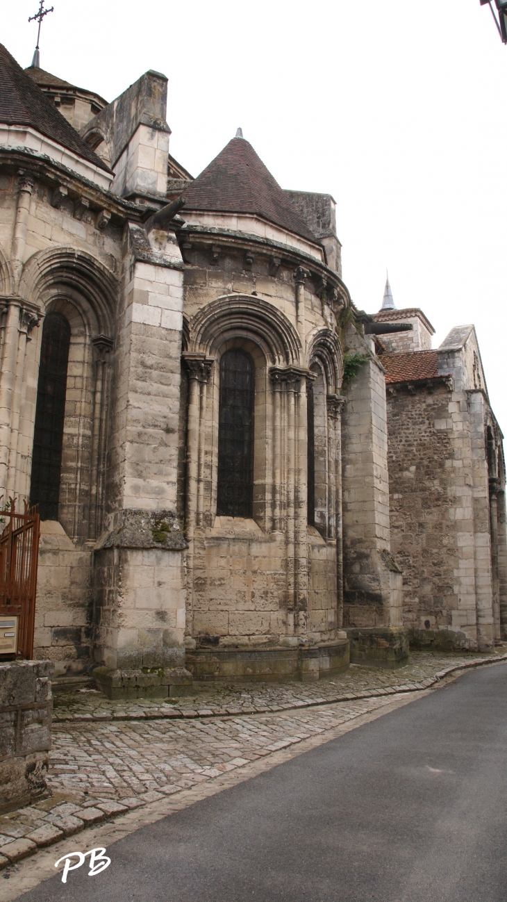 Abbatiale Saint-Léger ( X Em/ XV Em Siècle ) - Ébreuil