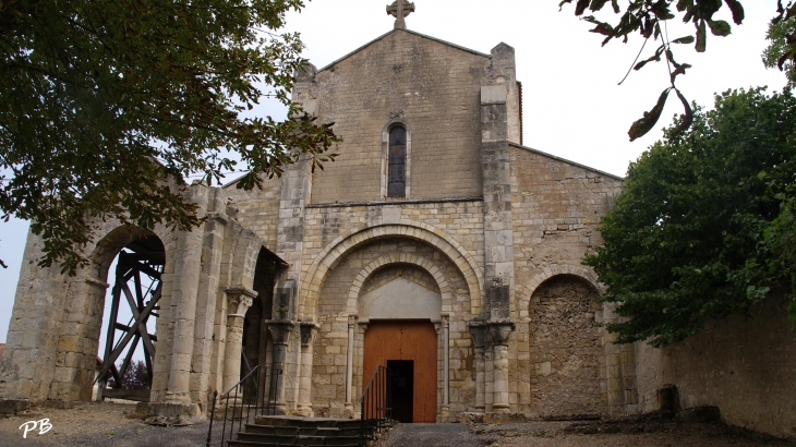 +Eglise Saint-Cyr et Sainte-Julitte D'Escurolles ( 11 Em Siècle )