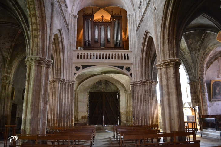 +Eglise Sainte-Croix de Gannat ( 12 Em Siècle )