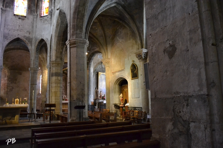 +Eglise Sainte-Croix de Gannat ( 12 Em Siècle )