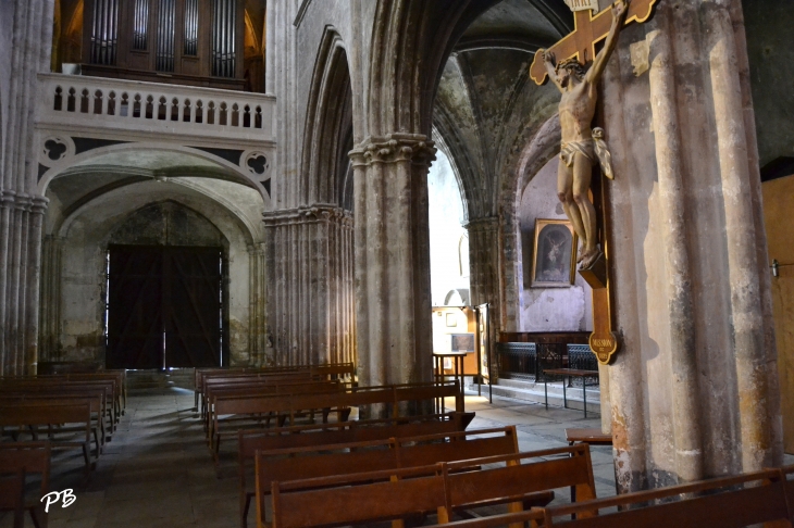 +Eglise Sainte-Croix de Gannat ( 12 Em Siècle )