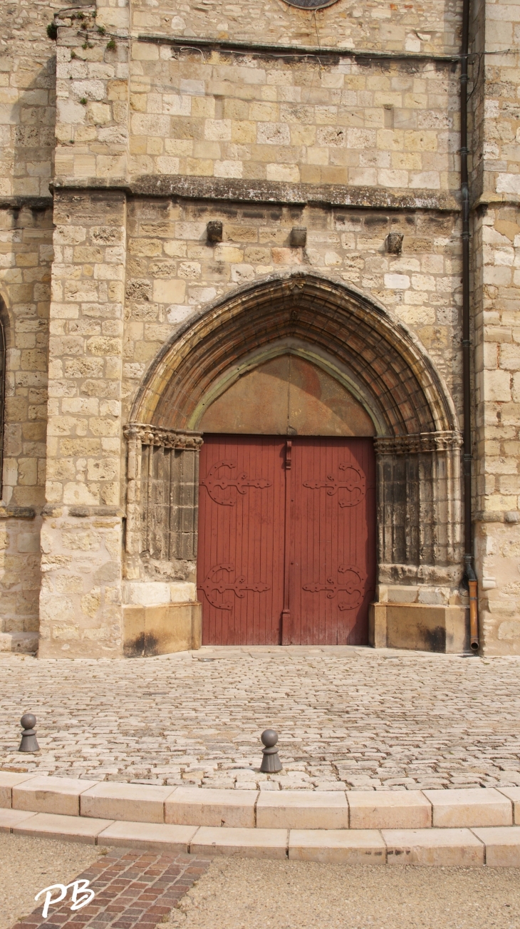 +Eglise Sainte-Croix de Gannat ( 12 Em Siècle )