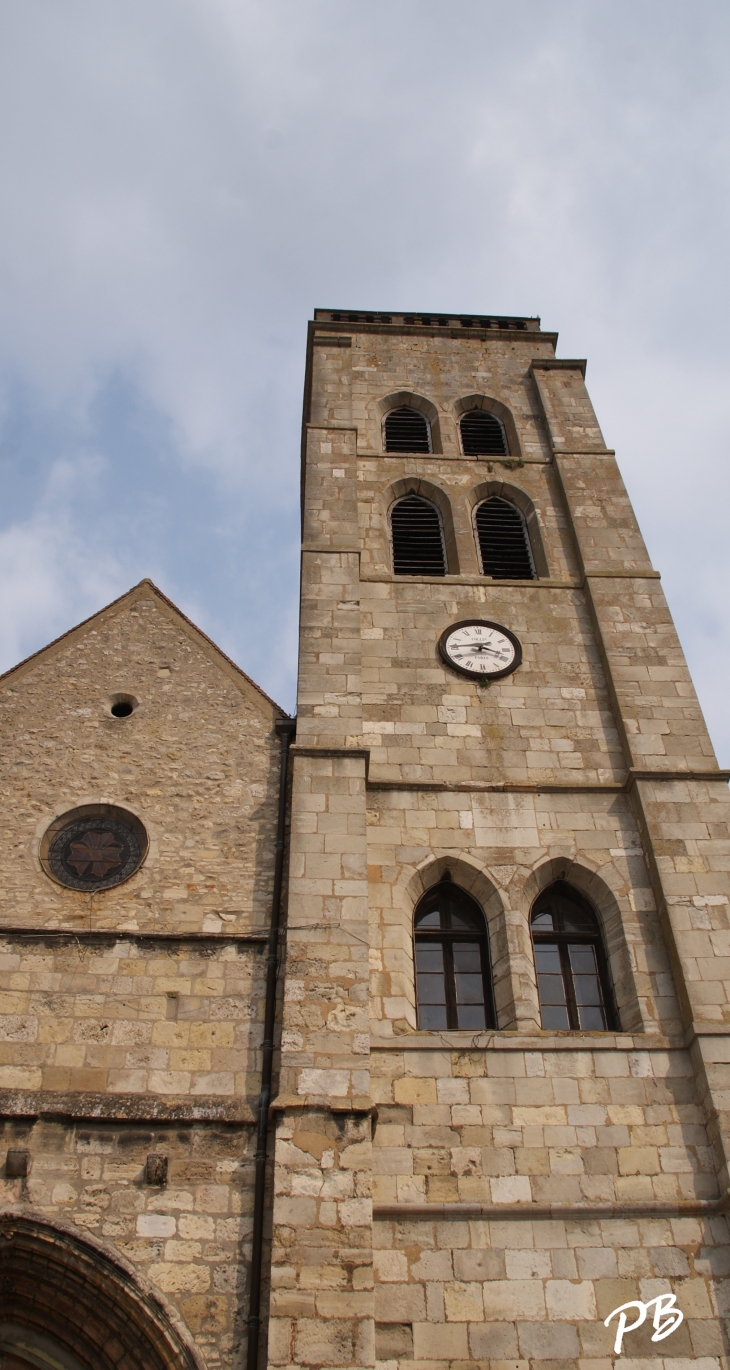 +Eglise Sainte-Croix de Gannat ( 12 Em Siècle )