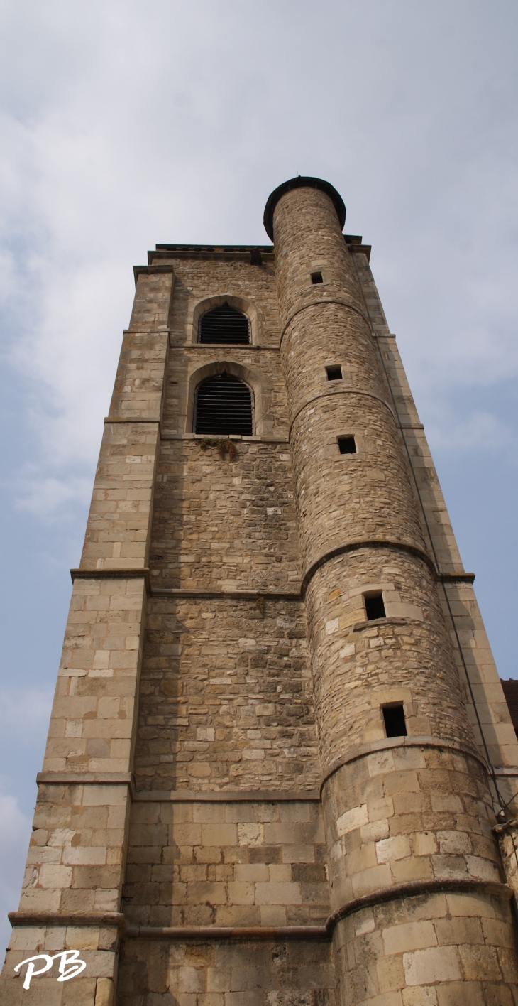 +Eglise Sainte-Croix de Gannat ( 12 Em Siècle )