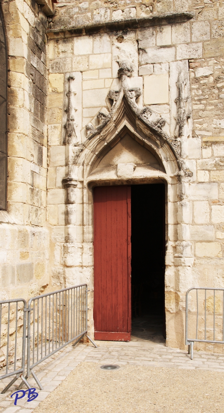 +Eglise Sainte-Croix de Gannat ( 12 Em Siècle )