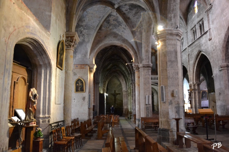 +Eglise Sainte-Croix de Gannat ( 12 Em Siècle )