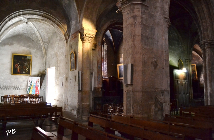 +Eglise Sainte-Croix de Gannat ( 12 Em Siècle )